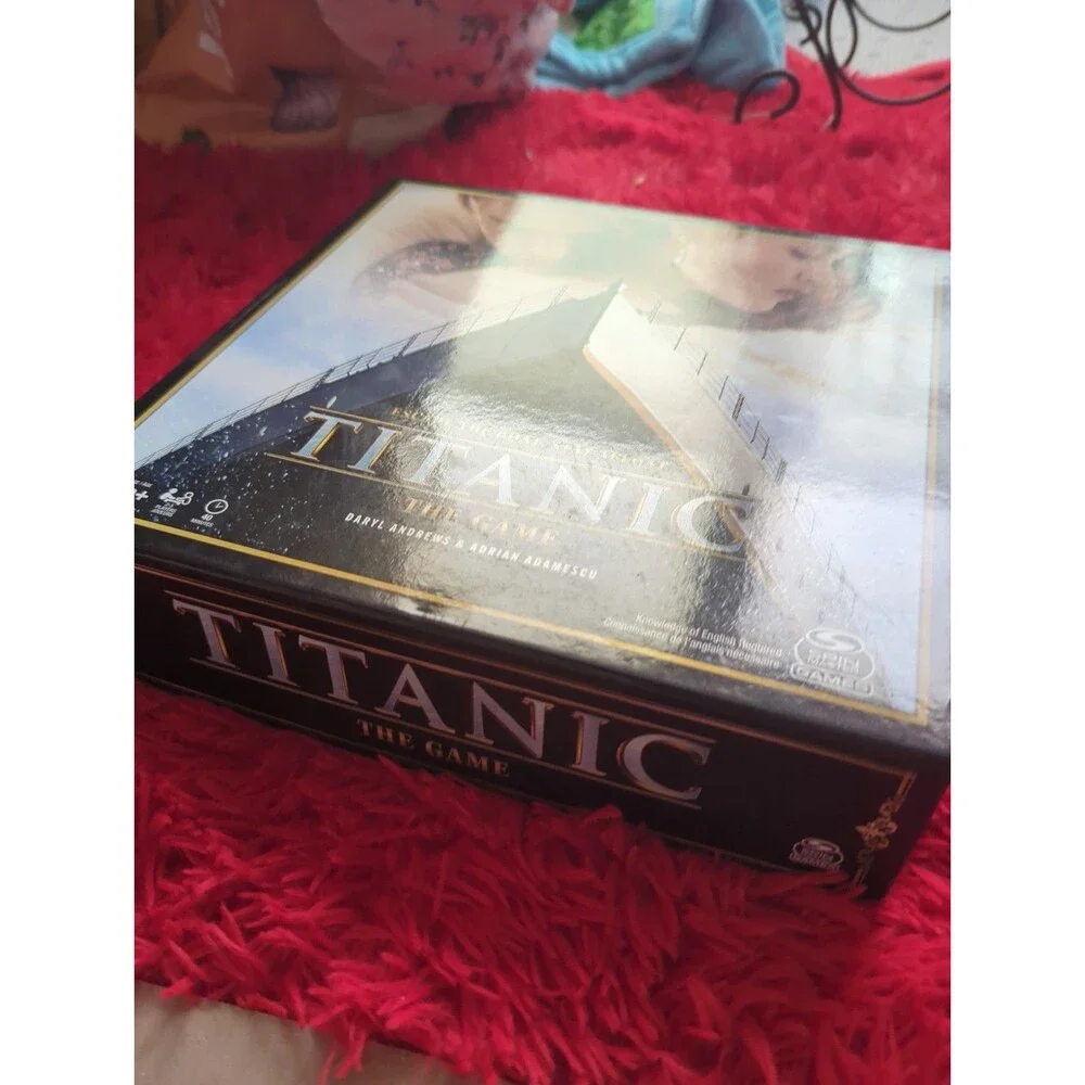 NEW Titanic Board Game Escape The Boat Stay Afloat Strategy Spin Master